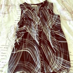 Black & white pattern sleeveless button up blouse